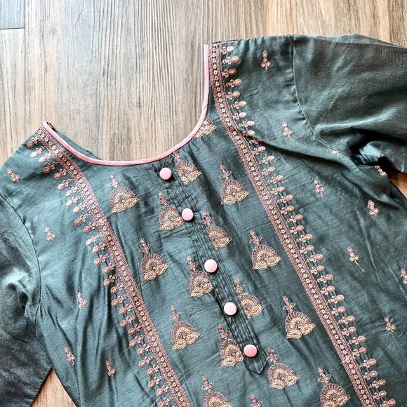 Green Ethnic Tunic Kurti Dress with Embroidered Detail Approx Size M - Picture 2 of 8